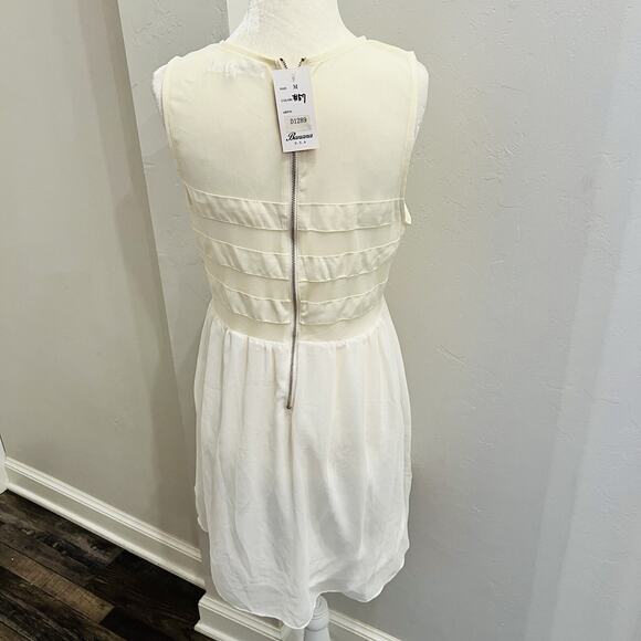 Banana USA Dress Womens Medium Fit Flare Sheet Top Off White Dress - Picture 4 of 5